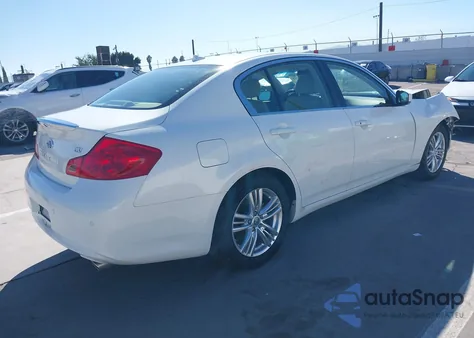 2013 Infiniti G37 Journey z USA, uszkodzony, nr VIN JN1CV6AP8DM304885